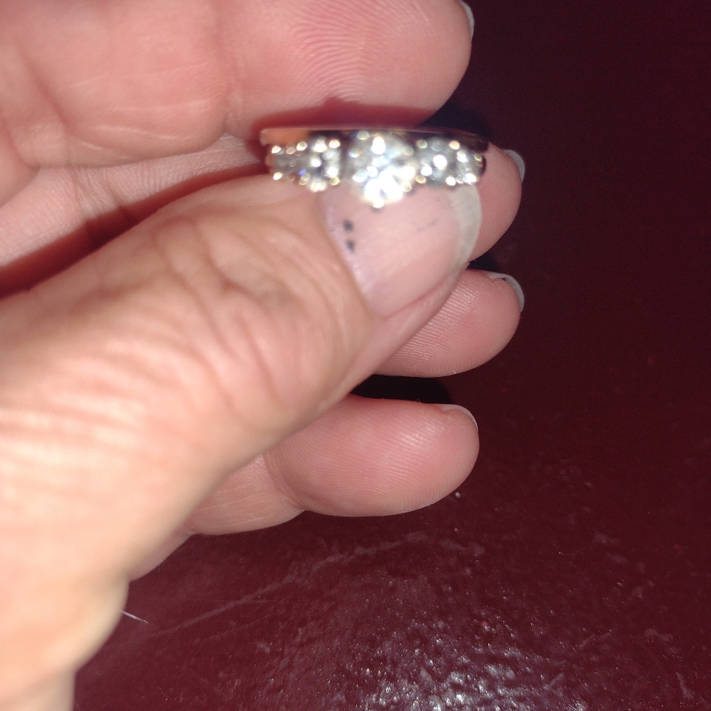 Ladies total one carat great clarity and colored diamond ring with gold bands